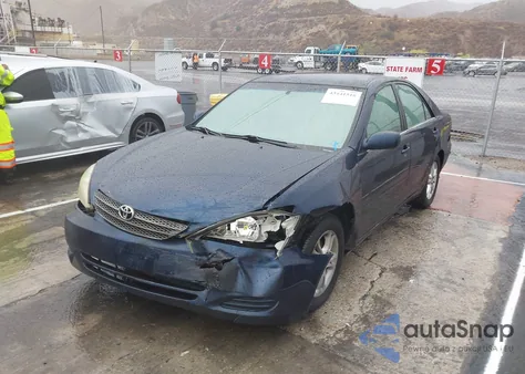 2004 Toyota Camry Le z USA, uszkodzony, nr VIN 4T1BE32K44U287881